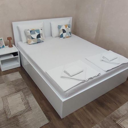 Menrat Apartamento Novi Sad Exterior foto